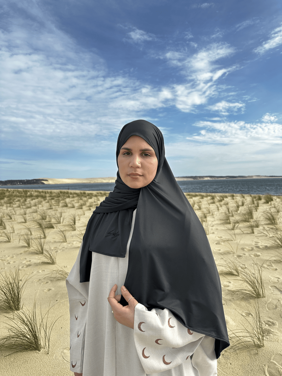 Hijab en Jersey Satiné - Classic Black Satiné - BY LYA